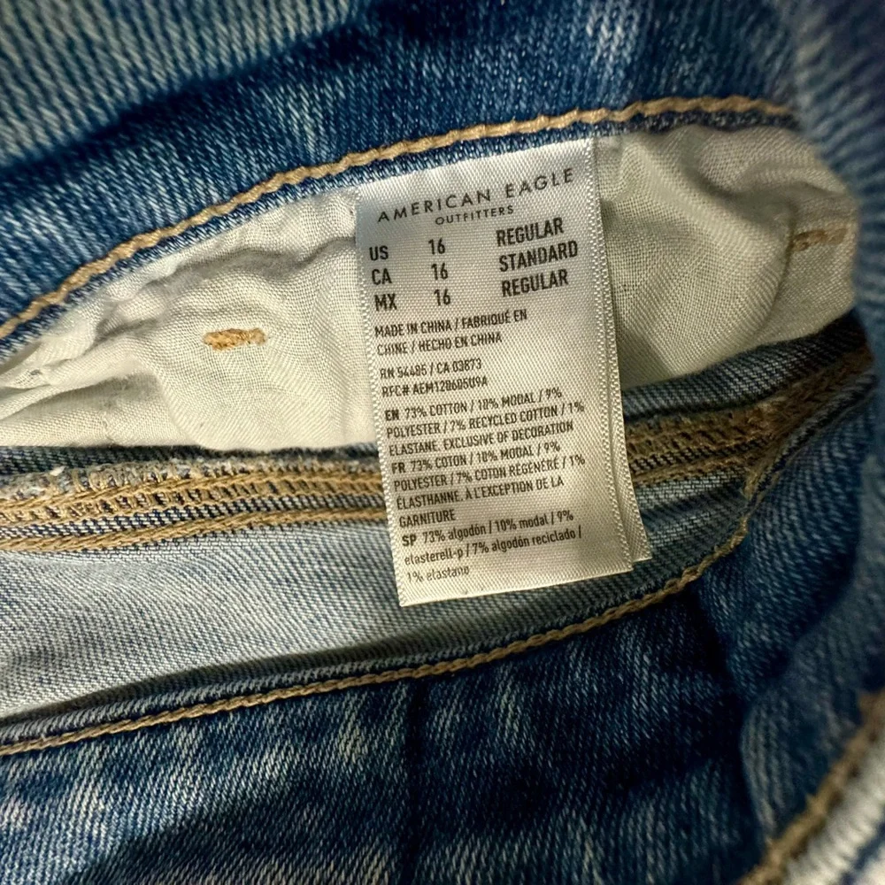 American Eagle Outfitters Light Blue Boyfriend Jeans - Picture 4 of 8